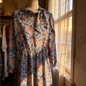 Vintage Floral Tie-Neck Long Sleeve Dress in Blue and Peach